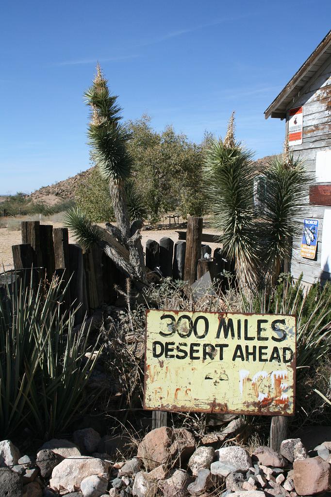 20081024 Route 66 041.jpg - Hackberry - Ow noes!